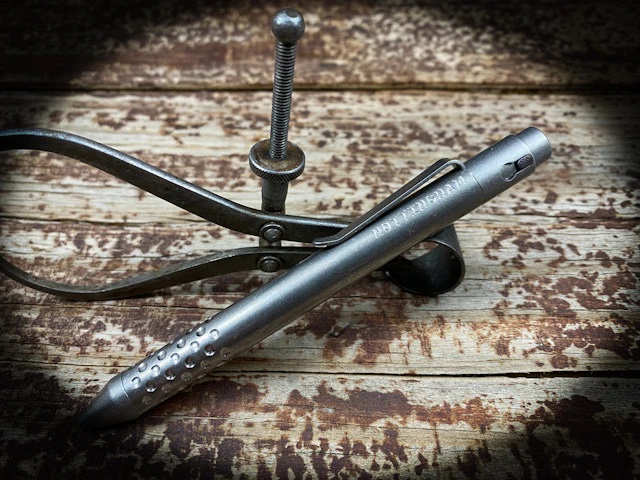 NTI_TIBUTTON_RIGHT_HAND_SINGLE_LOCKING_PLAIN_TITANIUM_1800x1800 Nottingham Tactical TiButton Standard
