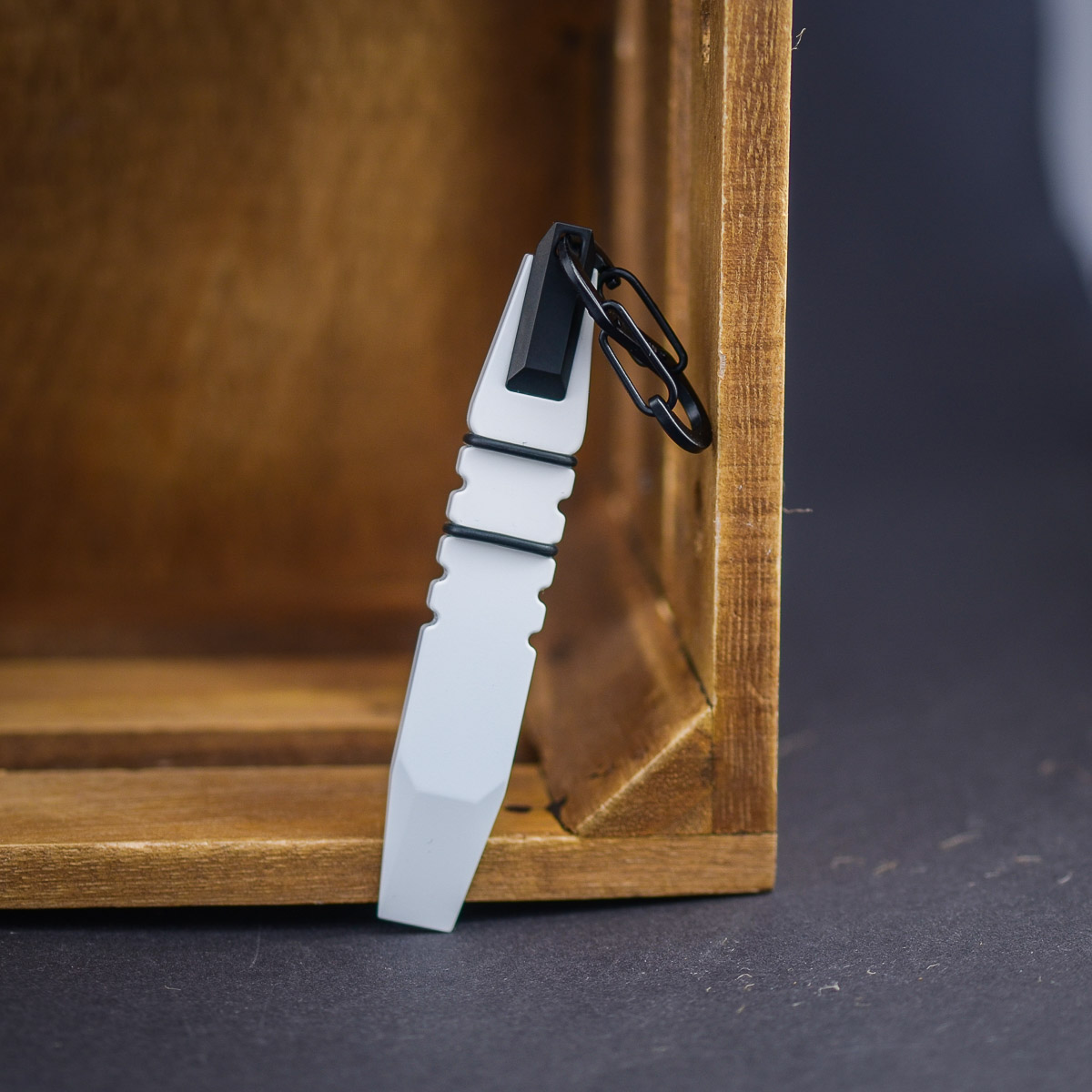 Vero Engineering Fulcrum Mini White/Black Keyring