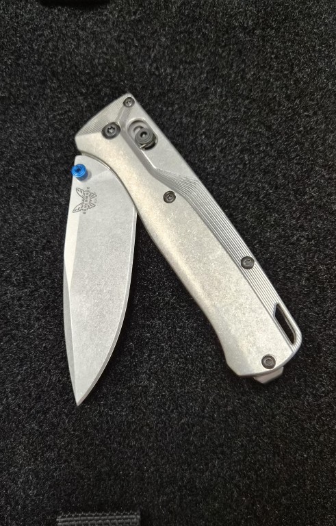 Benchmade 535 Bugout Blue X Flytanium Titanium Crossfade Scales