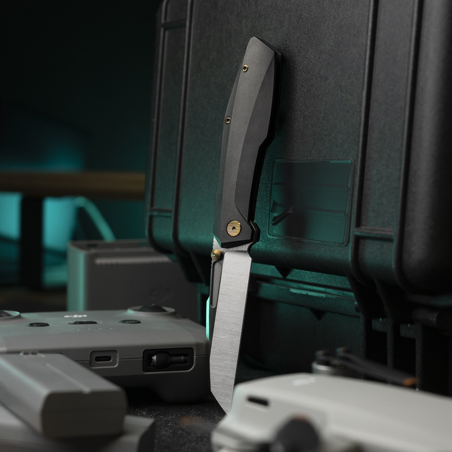 Null Knives Raikou Black / Gold Waffe, Klinge