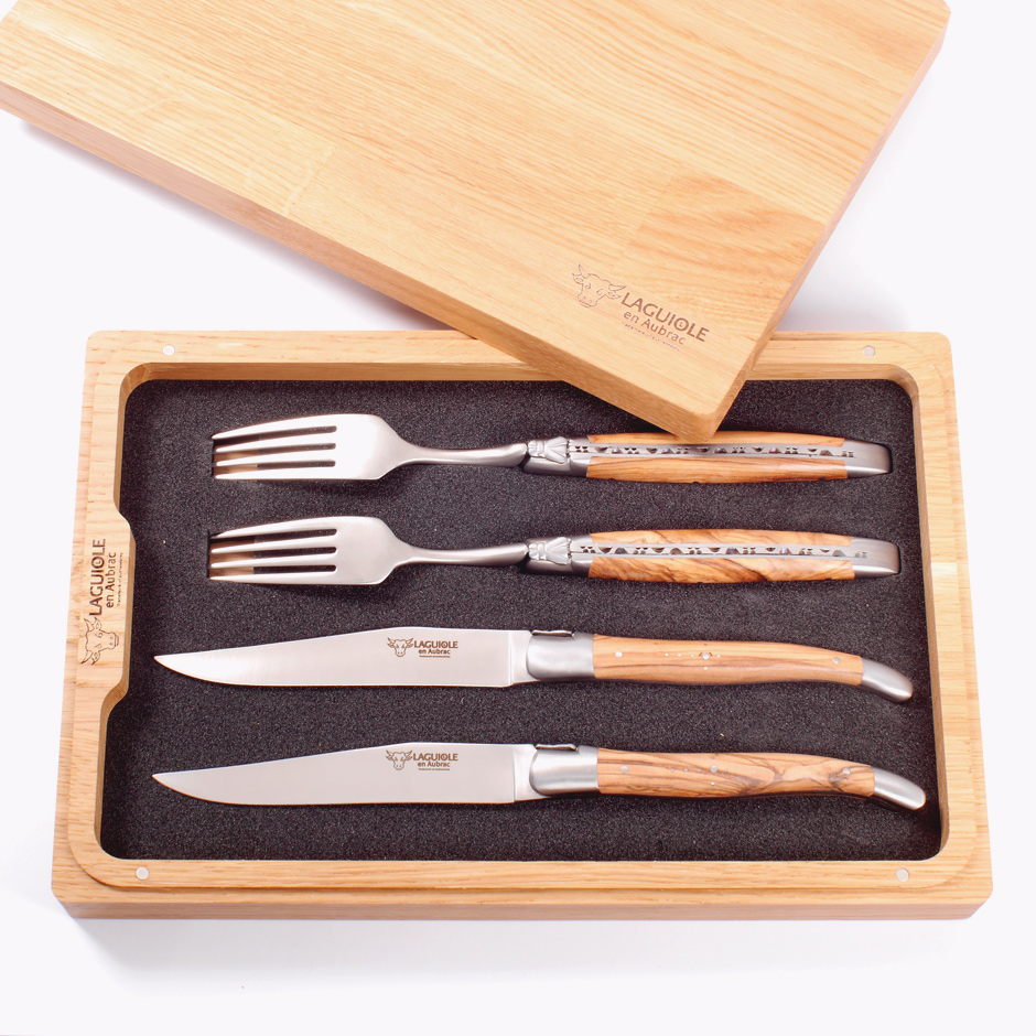 Lag-en-Aubrac-Olive-1 Steakmesserset Olive Laguiole en Aubrac
