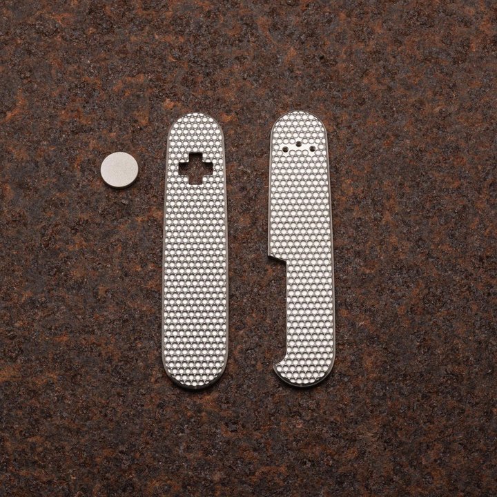 DailyCustoms91-3GolfballTitan Daily Customs 91.3 Golfball Titan