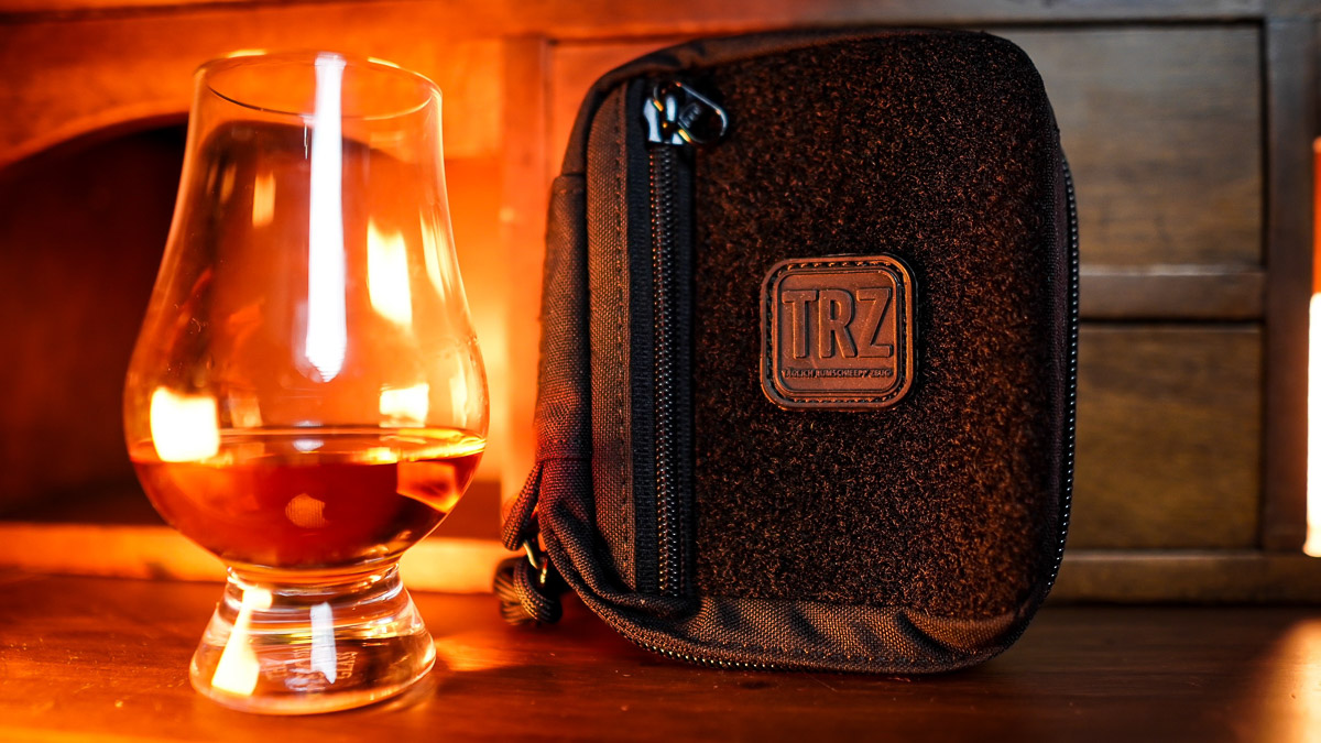 Mitchell's Herren Lounge Patch "TRZ" Missprint Zappenduster Glas, Handtasche, Alkohol, Schnaps, Bier