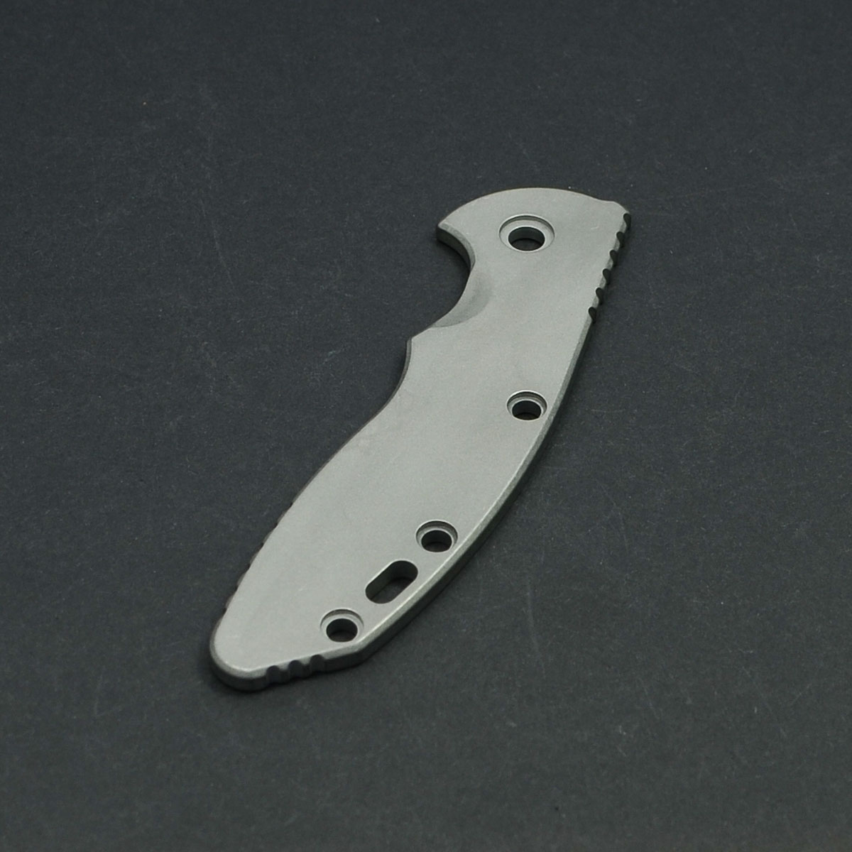 Rick Hinderer XM18 3,5” Griffschale Titan Working Finish