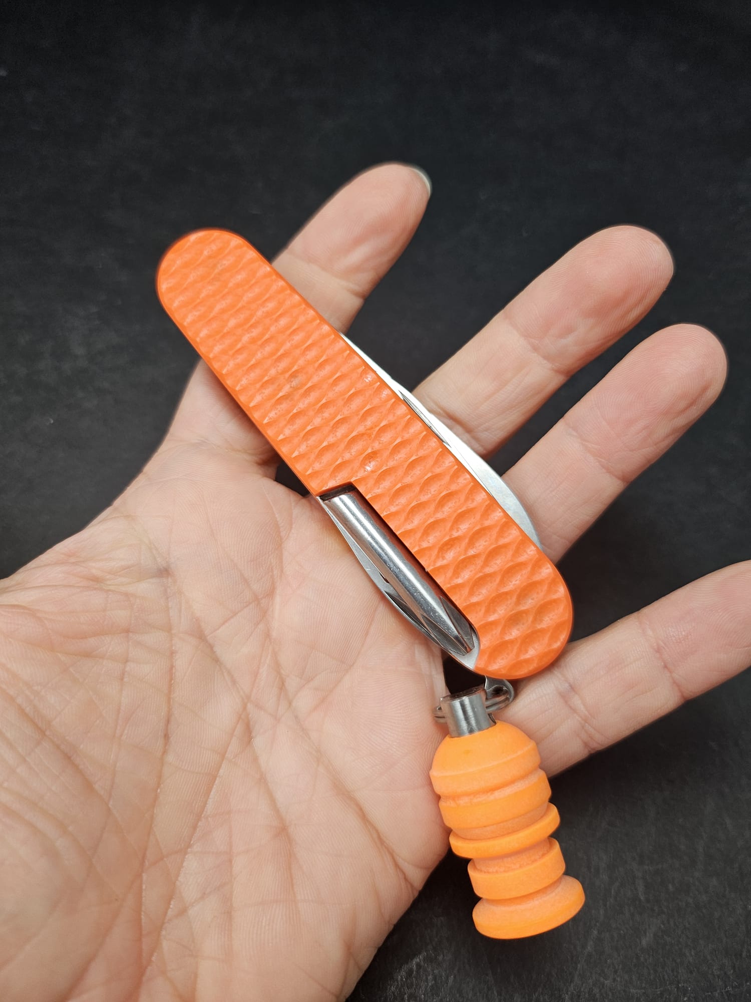 Utensil für die Küche, Küchenschäler, Schälen, Person