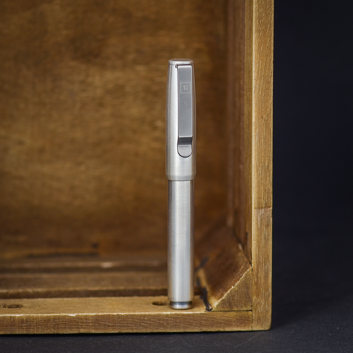 Big Idea Design Fountain EDC Pen versilbert